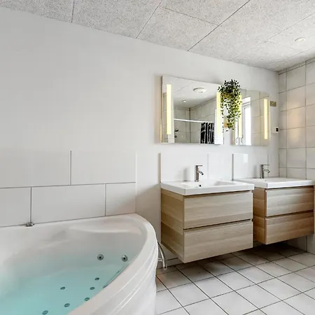 8 Bedroom In 펜션 Romo